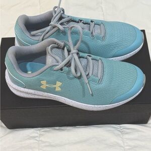 Under Armour Charged Pursuit 2 Women’s Running Sneakers Like New sz 6.5 Y